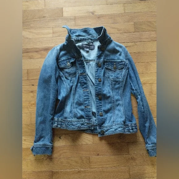Jean jacket - Picture 1 of 2